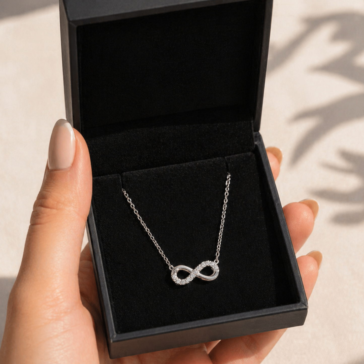 Eleganta Infinity Halsband i 925 Sterlingsilver