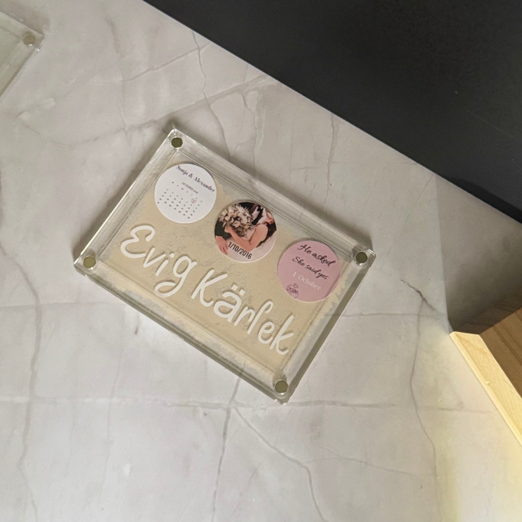 Akrylmagnet med eget foto och text