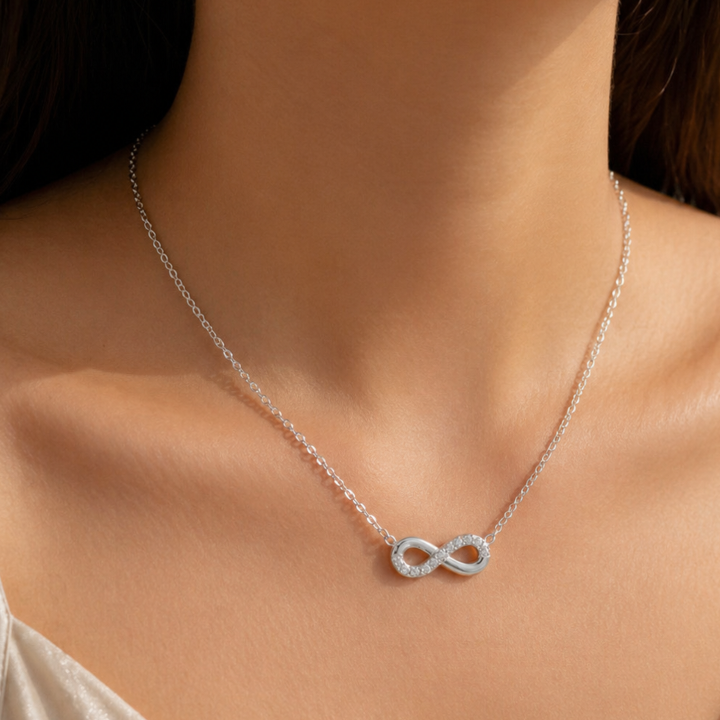 Eleganta Infinity Halsband i 925 Sterlingsilver