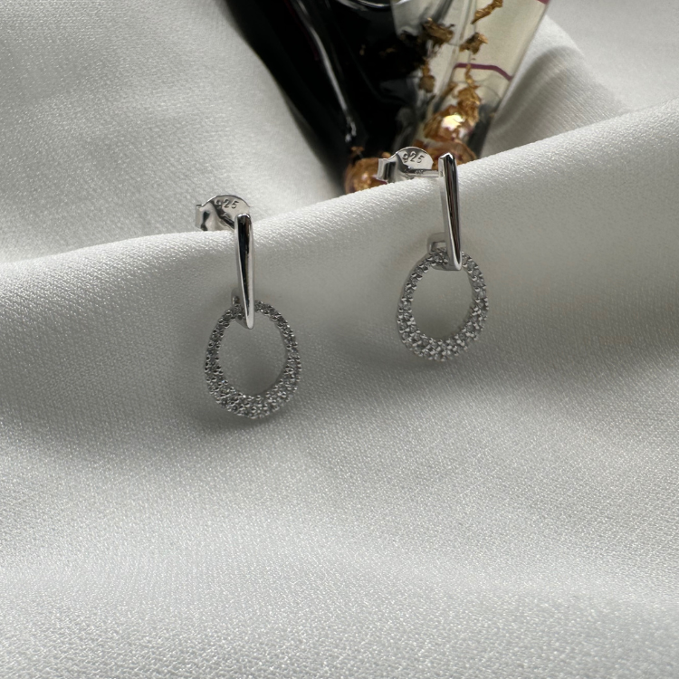 Eleganta Örhängen i 925  Sterlingsilver. Drop Stud örhängen.