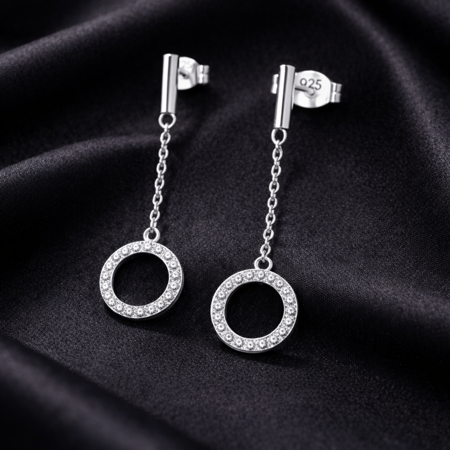 Eleganta örhängen i sterling silver 925 med gnistrande kubisk zirkonia
